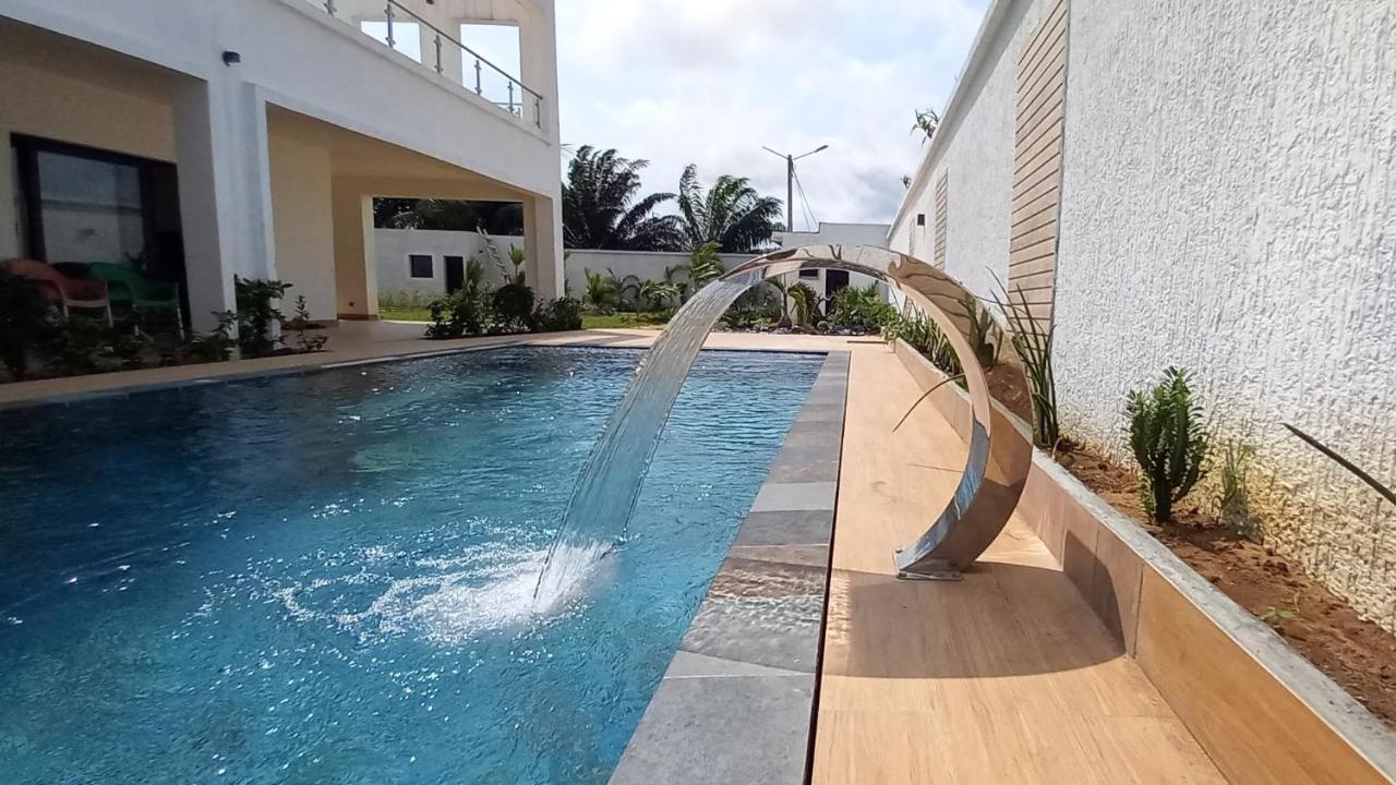Villa Bolati, Avec Piscine, Jacuzzi, Jardin Et Vue Bonoua Kültér fotó